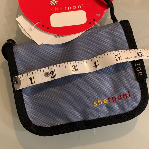 Sherpani Zoe travel/passport wallet - Picture 9 of 10